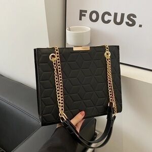 Elegant Black Quilted Handbag with Gold Chain